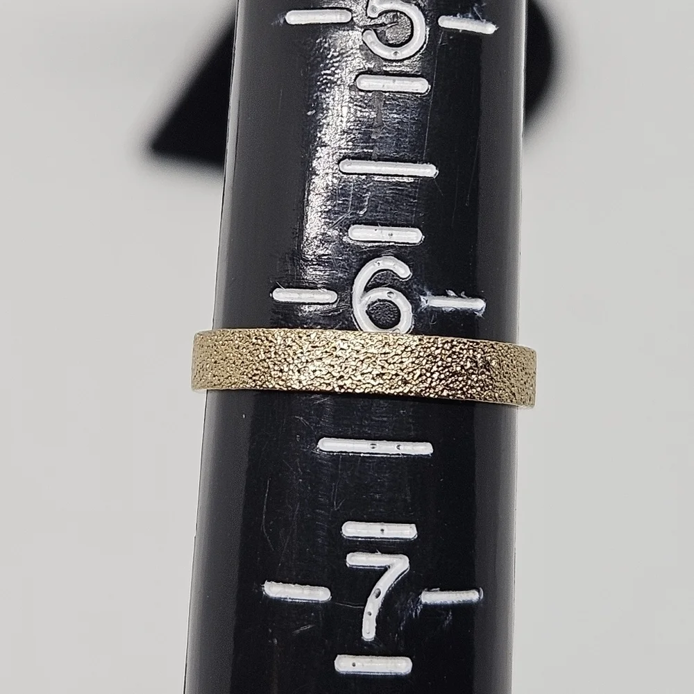 textured gold tone ring size 6.25
